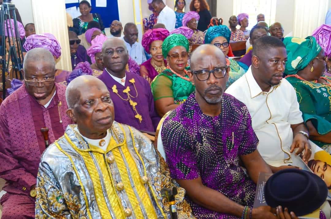 Governor Diri attends funeral of late poet, King Otobotekere - BayelsaWatch